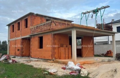 Prodaja kuće u izgradnji s lijepim pogledom na panoramu, Umag!