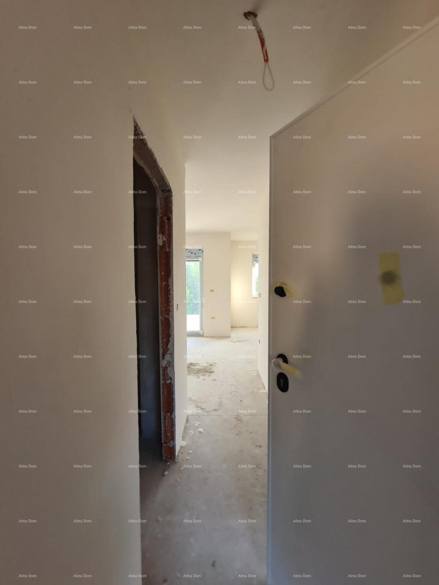 In italiano, il titolo si traduce in: 9