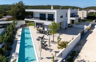 Продажа - новостроенная, современная и эксклюзивная вилла с бассейном, Волме, Пула!