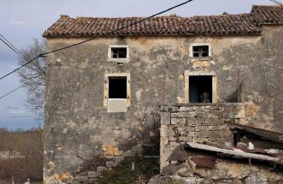 Authentic Istrian stone house for renovation, Višnjan