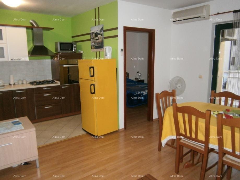 Umag, štirisobno stanovanje v novogradnji, 200 m od morja 2