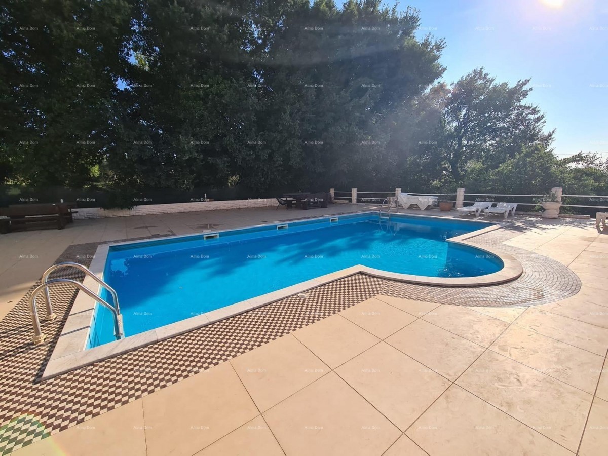 Appartamento al piano terra con loggia e piscina. Medulin. 23