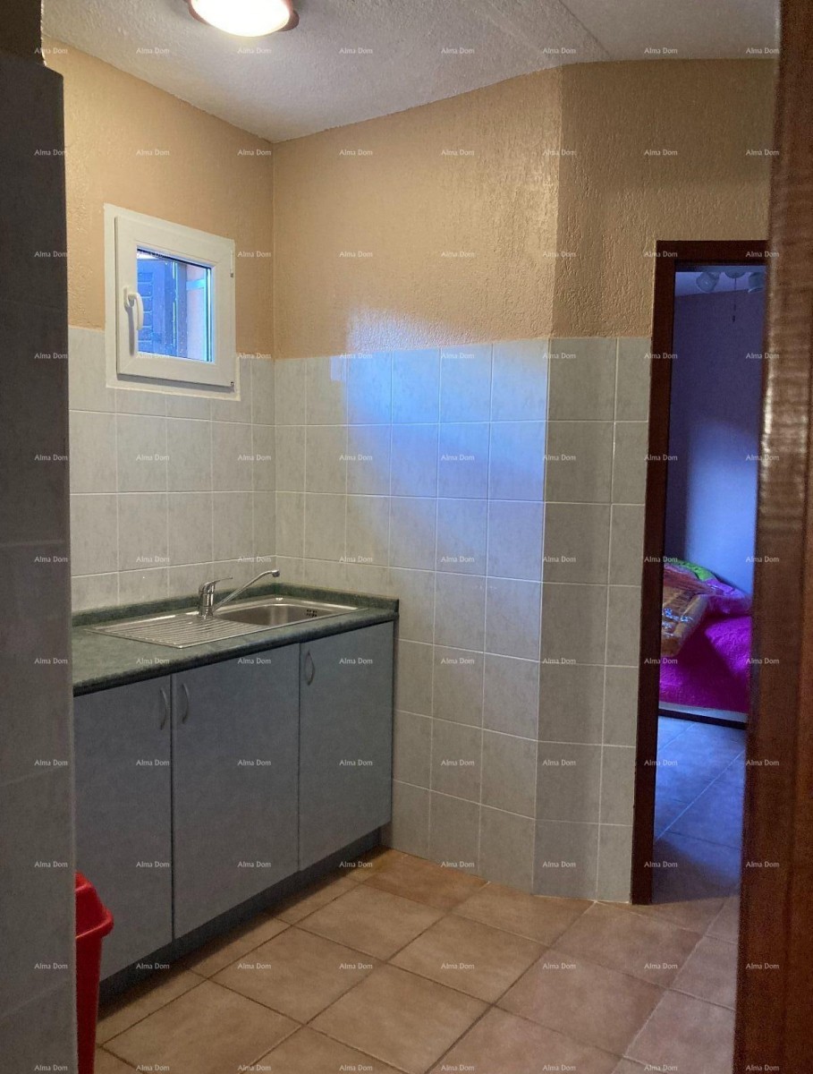 Prodaja - Prvi red do morja! Moderna, prostorna hiša s 4 ločenimi stanovanji, garažo in pomolom, Rogoznica. 20