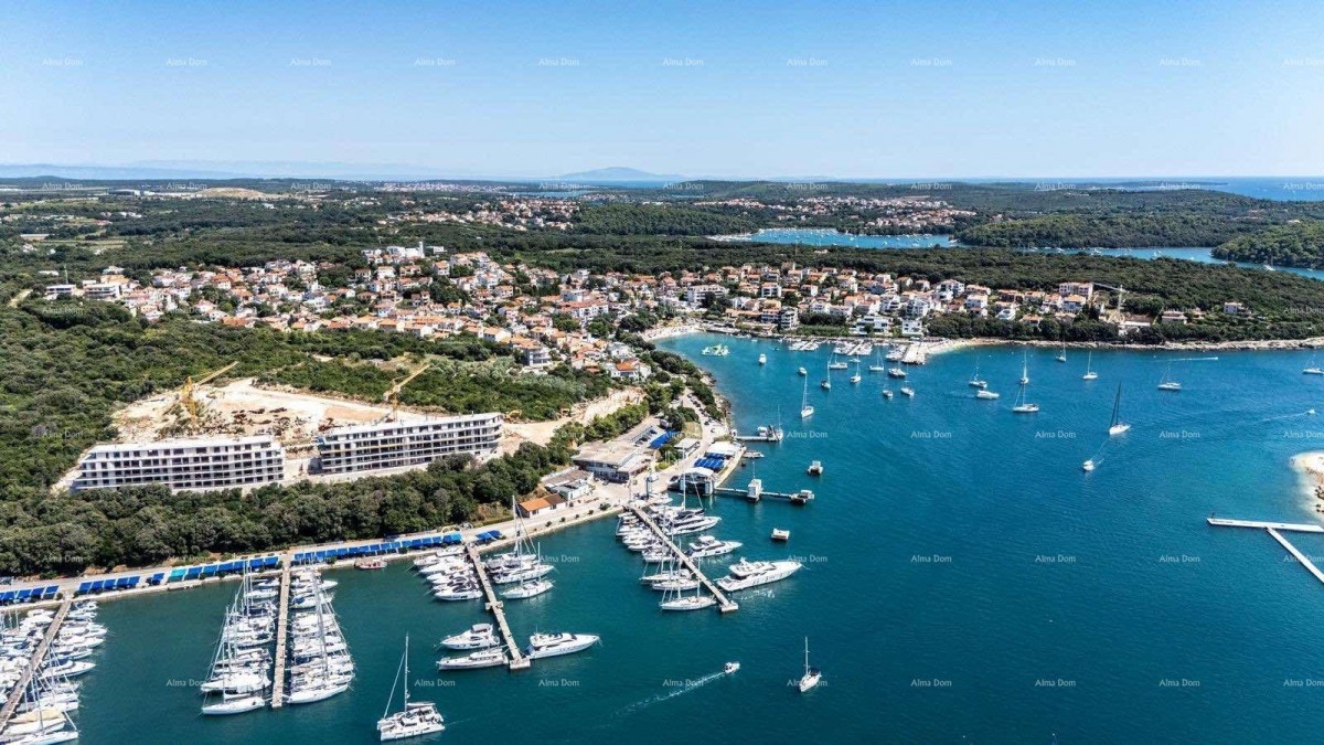 Sale of modern apartments in an exclusive building with a view of the marina, Pula! 11