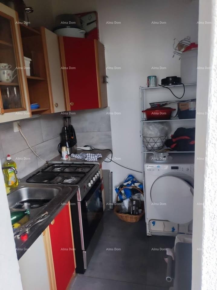 Na prodaju – prostrani stan u Puli,  110 m² 5