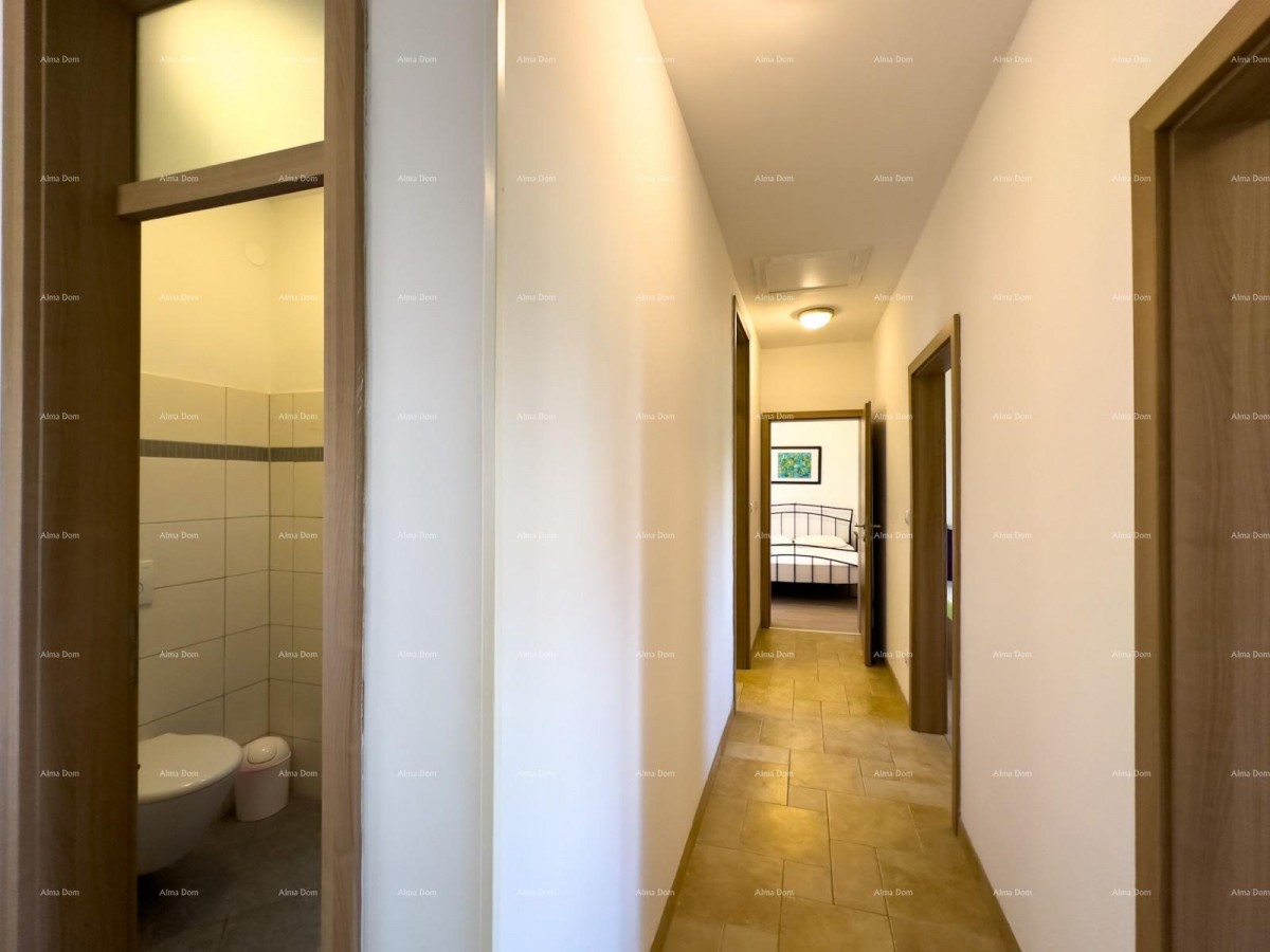 Bellissima casa con piscina a Pola, ideale per famiglie o investimento. 31