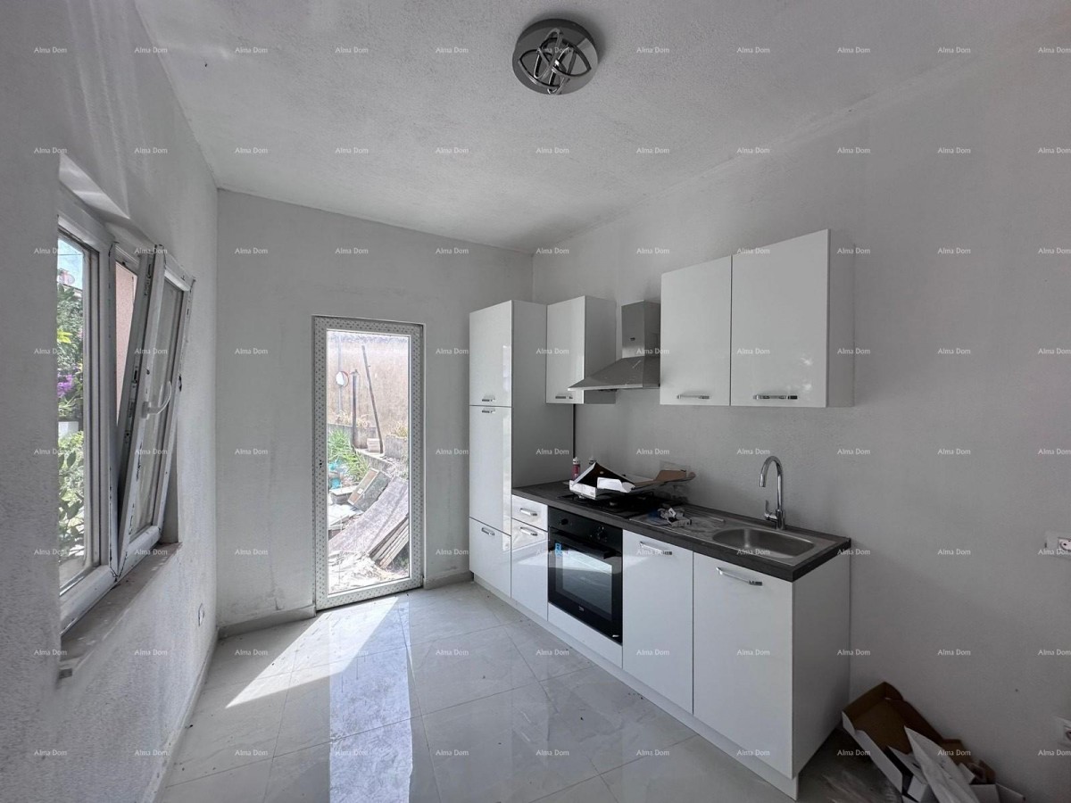 Prodaja fantastične hiše s tremi stanovi v Medulinu! 17