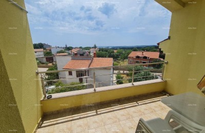 Prodaja velikog, lijepo uređenog, namještenog stana sa pogledom na more, Ližnjan!
