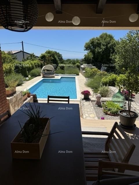 Casa Mediterranea con piscina e vista mare, Raša 14