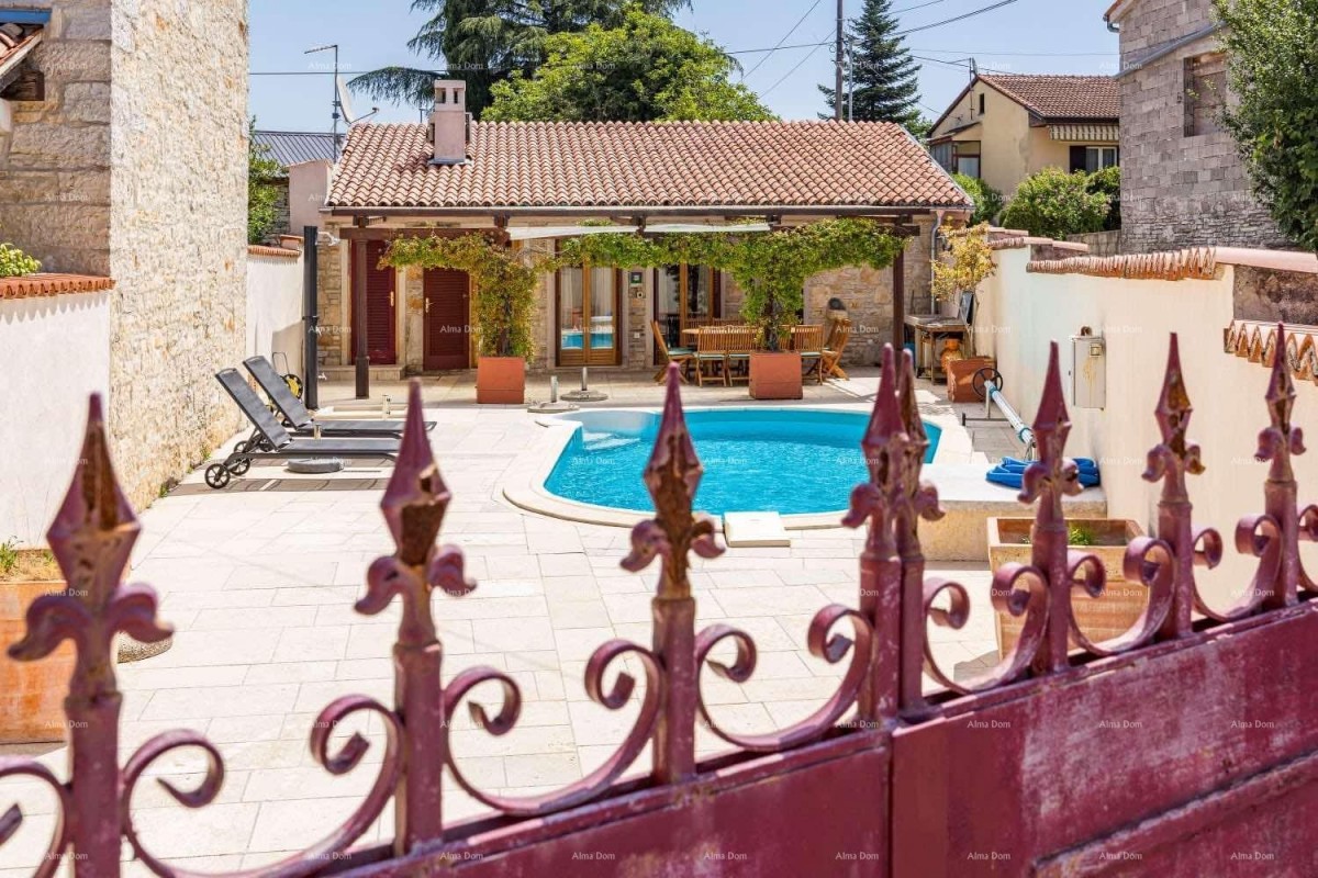 For sale: Renovated Istrian house with a pool – Kanfanar, 208 m², two buildings. 2