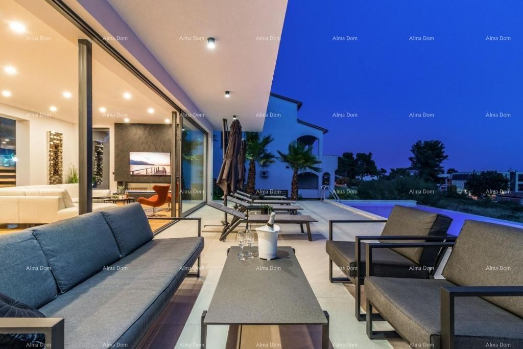 Современная вилла с панорамным видом на море в Медулине! 4