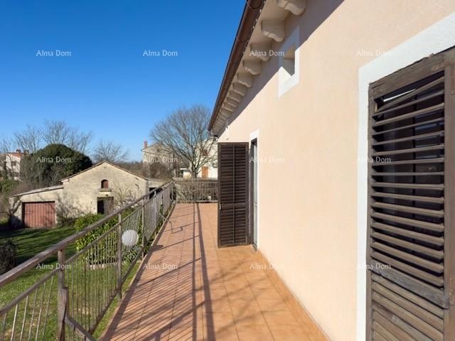 Мы продаем большой отдельно стоящий дом с просторным двором! 33