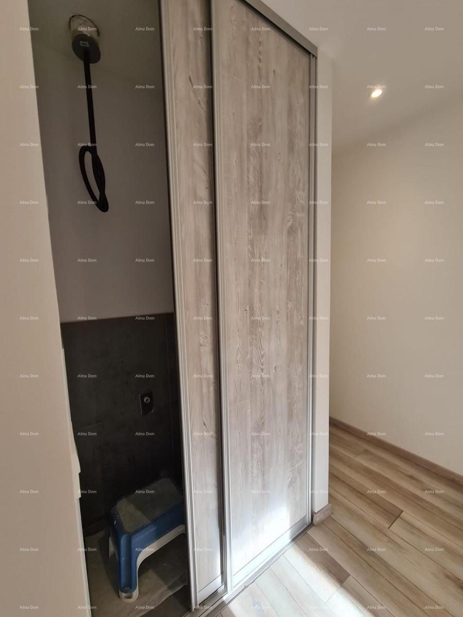 Pula – renoviran dvosobni stan u centru, 72,83 m². Stan se nalazi na glavnoj  tržnici. 10