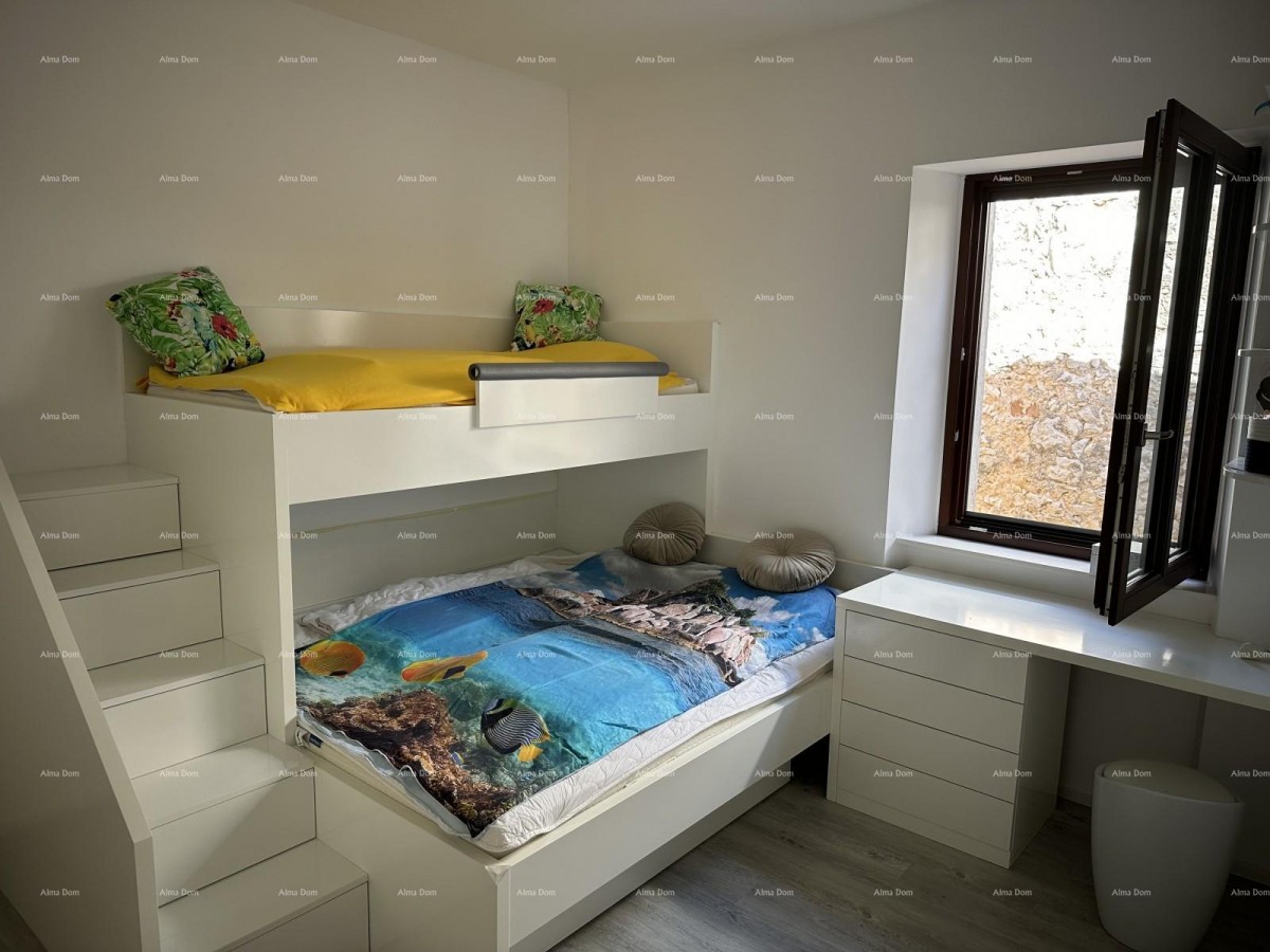 Прекрасный дом с тремя зарегистрированными апартаментами в старой части города Пореч! 35