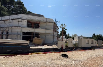 Prodaje se moderna vila u Rovinju