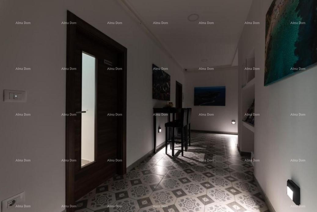 Na prodaju stan, površine 107,14 m², Pula 12