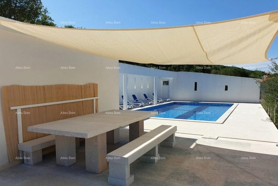 Labin, Casa con appartamenti, piscina e vista mare 3