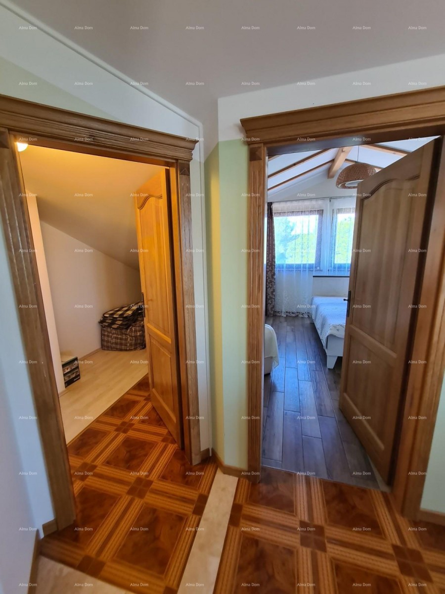 Istra. Premantura.Troetažni stan s krovnom terasom! 100 metara do mora. 32