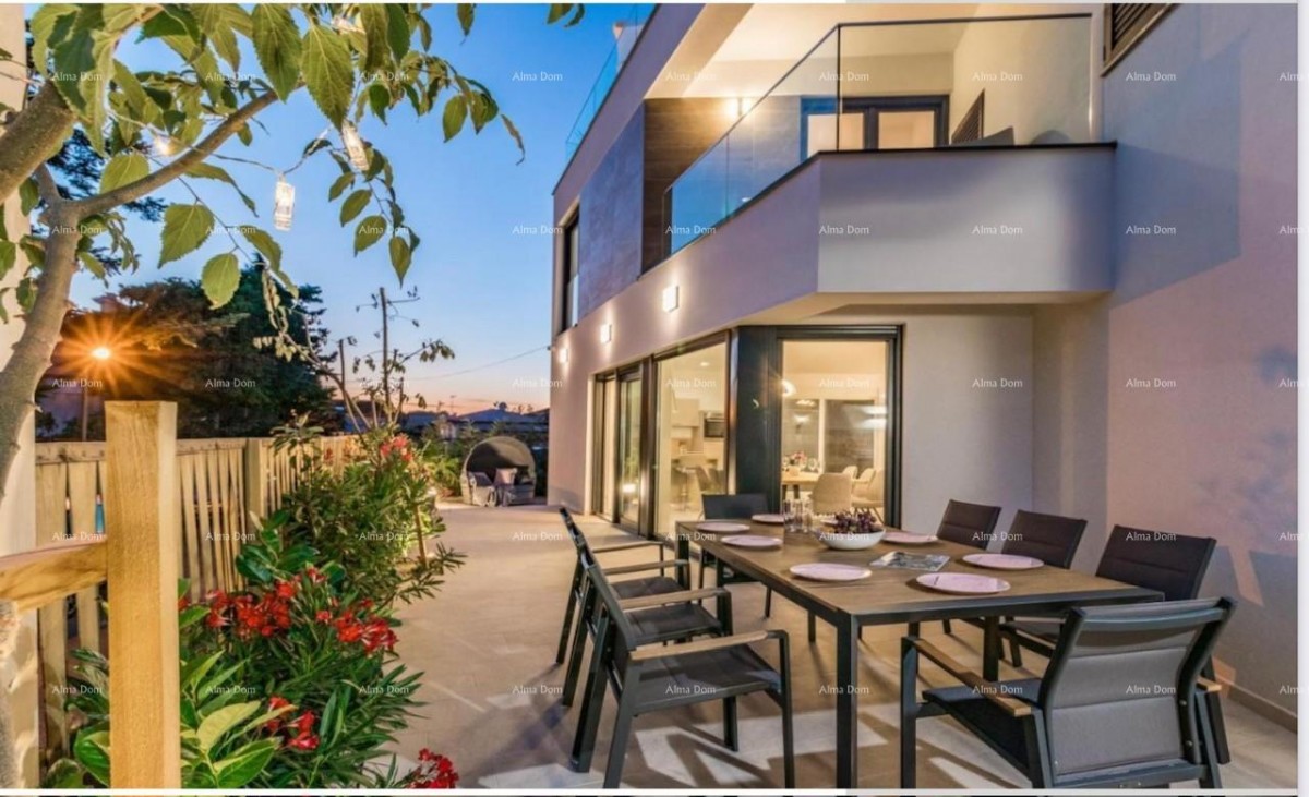 Продается прекрасная вилла с бассейном, джакузи и видом на море, Фажана! 1