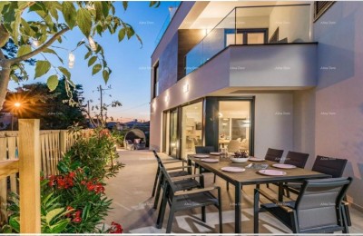 Vendita di una splendida villa con piscina, jacuzzi e vista mare, Fažana!