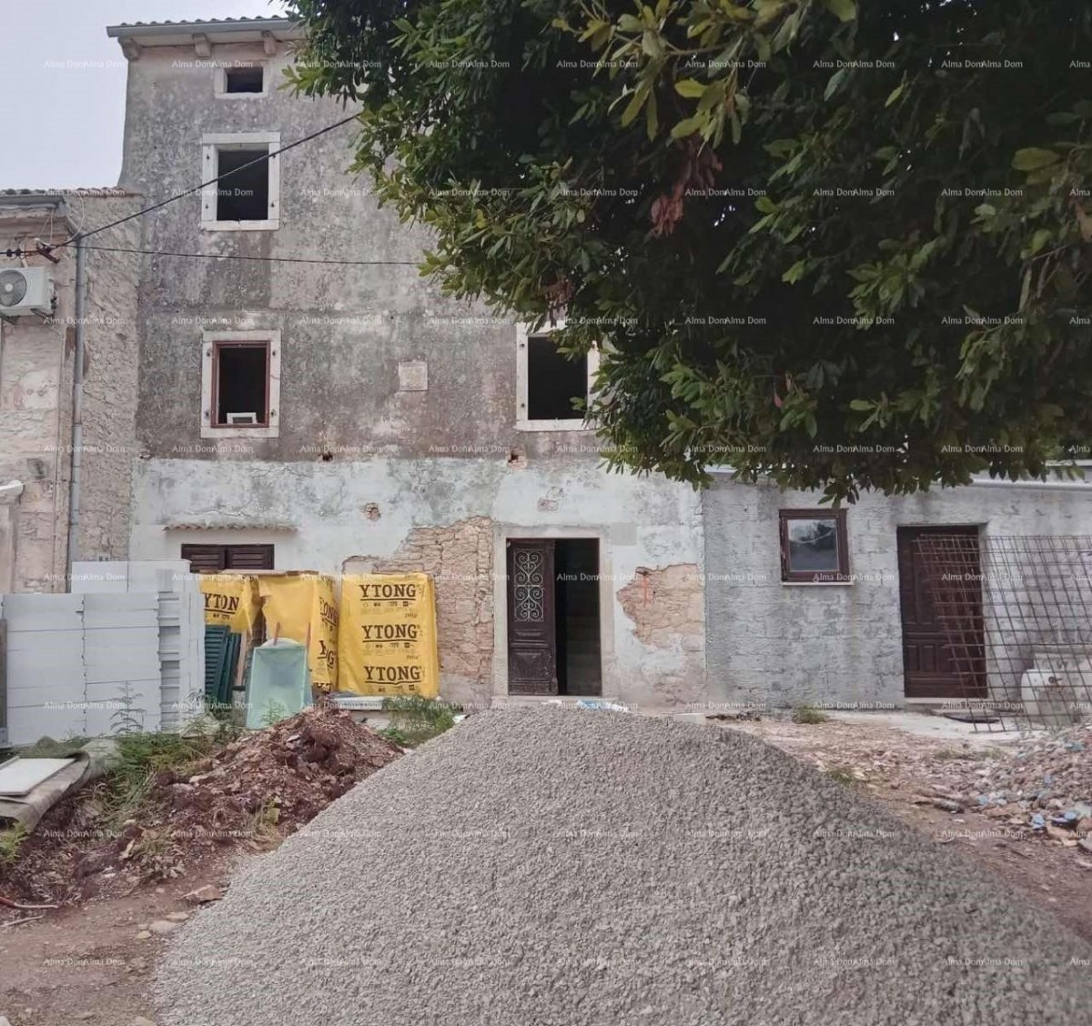 Продается дом с погребом в стадии ремонта, КРНИЦА! 1