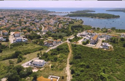 Building land in Medulin, Mukalba, located near the sea and beach.