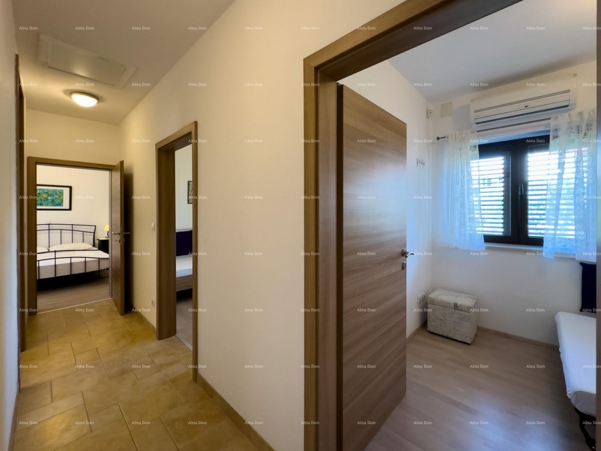 Bellissima casa con piscina a Pola, ideale per famiglie o investimento. 33