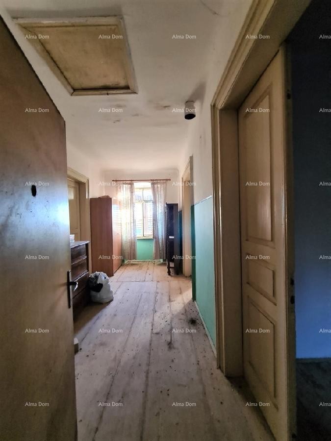 Продается старый истарский каменный дом с видом на Грожнян. 10