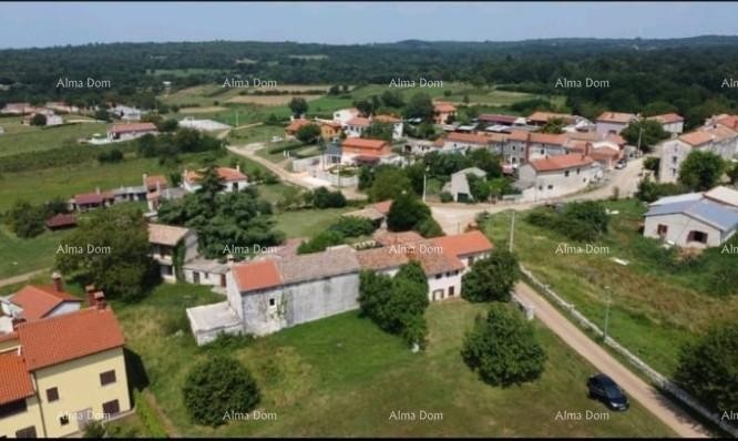 For sale: old stone house with land in Barban, ideal for a vacation home. 10