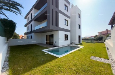 REZERVIRANO - PREMANTURA - stan s vrtom i bazenom, 500 m do mora (101)