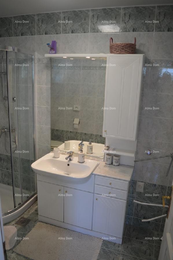 Prekrasna kuća sa bazenom! POREČ 24