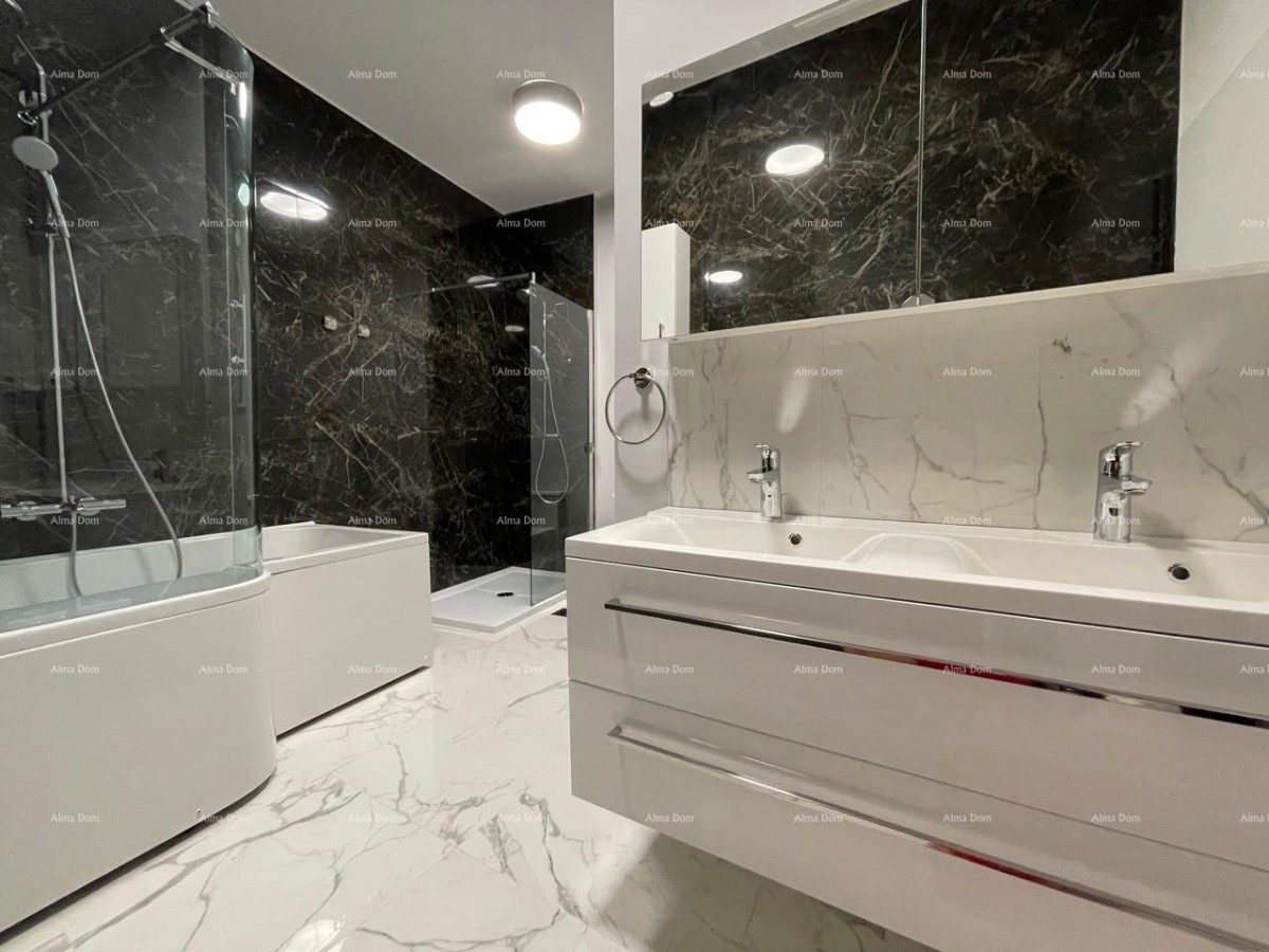 Прекрасный дом с тремя зарегистрированными апартаментами в старой части города Пореч! 13