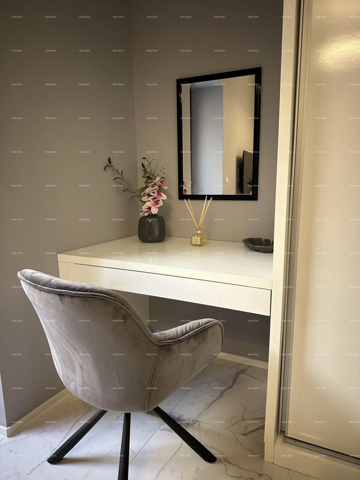 Прекрасный дом с тремя зарегистрированными апартаментами в старой части города Пореч! 18