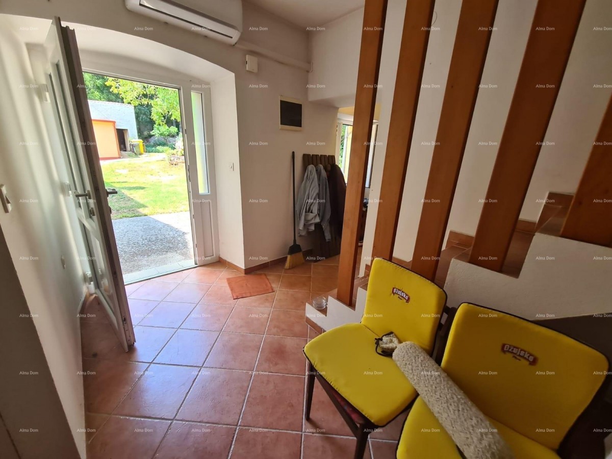 Prodaja hiše z dvoriščem in velikim zemljiščem, Barban 8