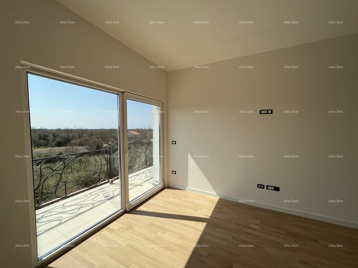 New house with a pool, modernly furnished. 7 km to the center of Poreč. 21