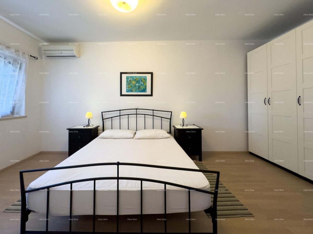 Bellissima casa con piscina a Pola, ideale per famiglie o investimento. 42