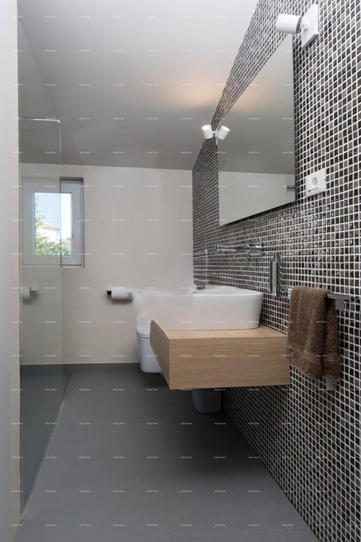 Vendita - Bellissima casa con appartamenti e ristorante, Pola! Vista mare! 10