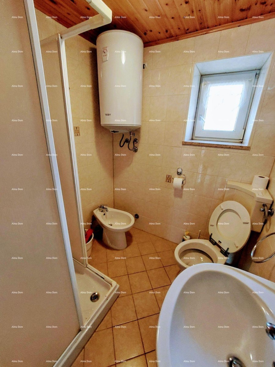 Prodaje se kuća, 170 m2, Karojba 17