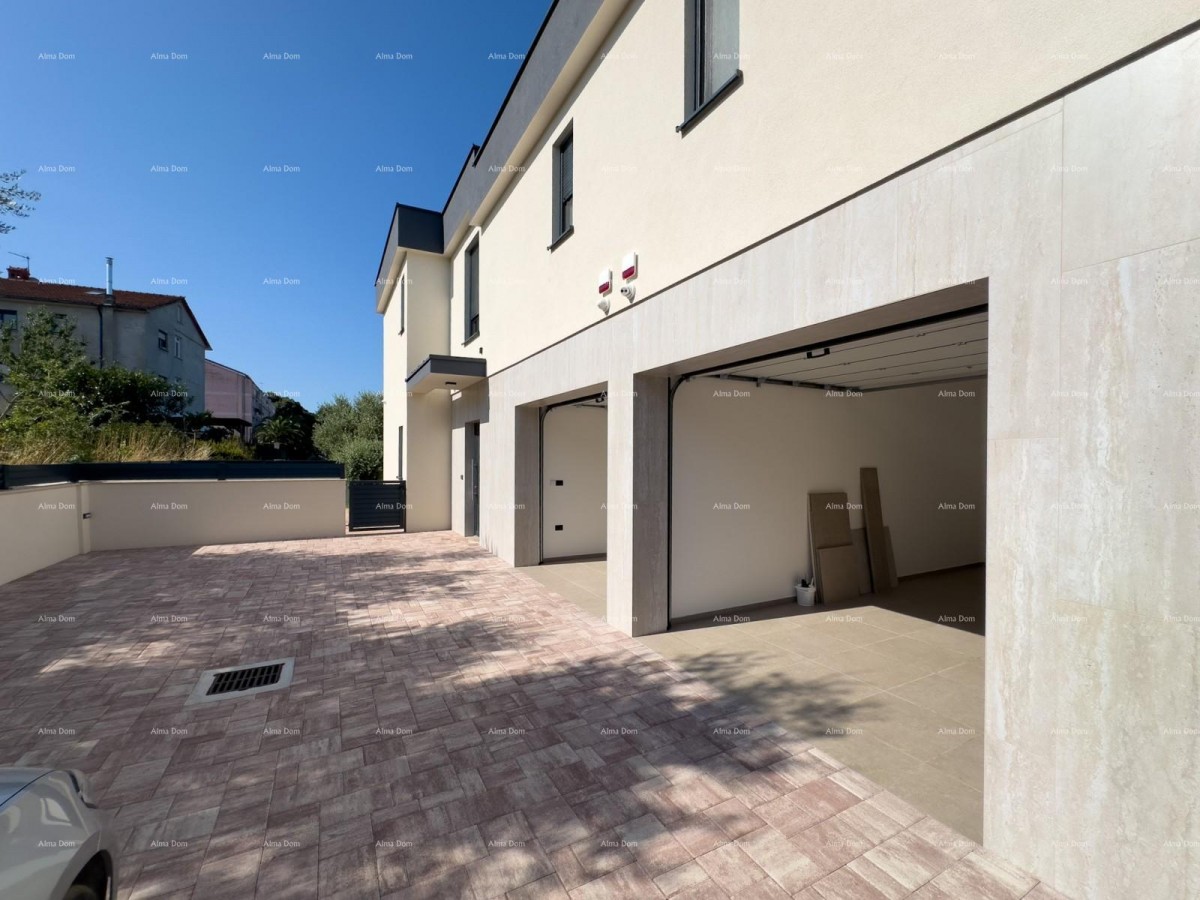 Vendiamo villa bifamiliare con piscina e garage 45