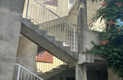 Top prilika! Prodaja kuće s tri odvojene jedinice, Medulin!