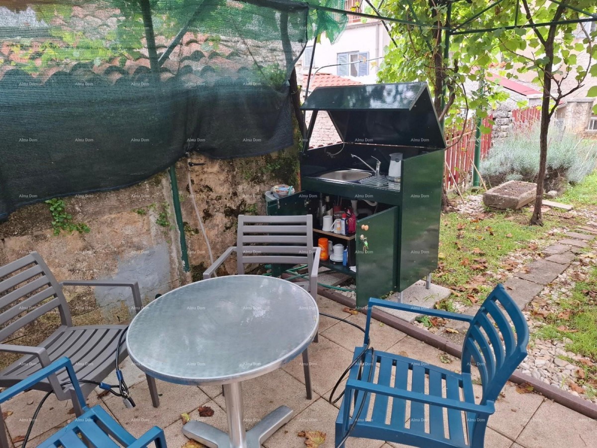 Prostran trosobni stan površine 81 m², neposredna blizina suda, Pula  Veruda 22