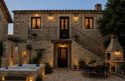 BERAM – AUTHENTIC ISTRIAN STONE HOUSE WITH A RENOVATION PROJECT AND YARD
