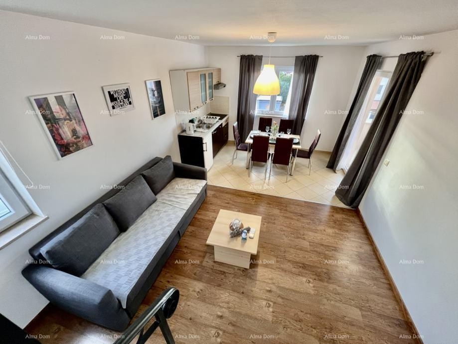 Appartamento trilocale in vendita, 82m2, vicino a Parenzo 1