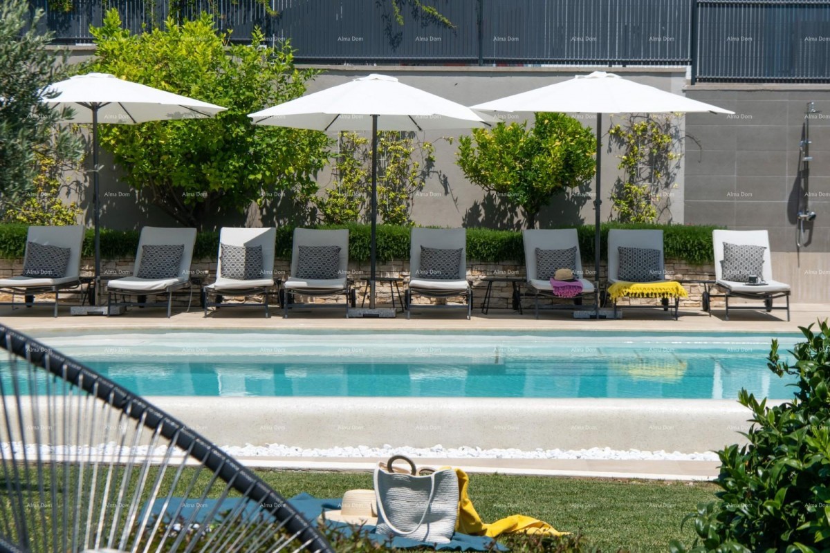 Prodaja - luksuzna vila s bazenom i dodatnim objektom, na prostranoj okućnici, Ližnjan! 10