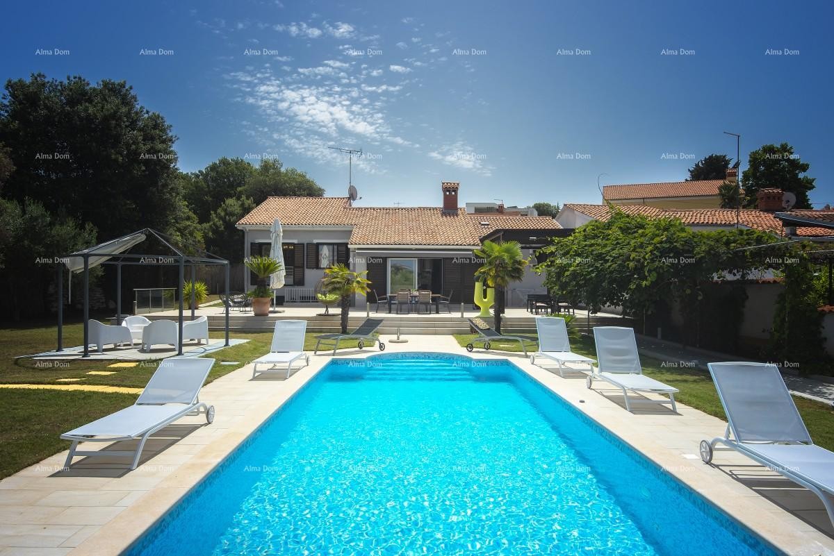 Prvi red do mora i plaže – kuća s bazenom i velikom okućnicom, Pješčana Uvala! 21