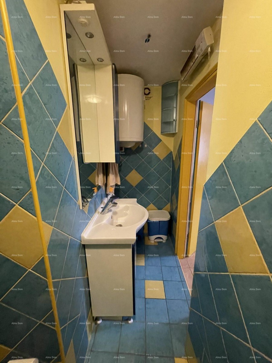 For sale: 44 m² apartment in Pula, near the center and the Arena. 13
