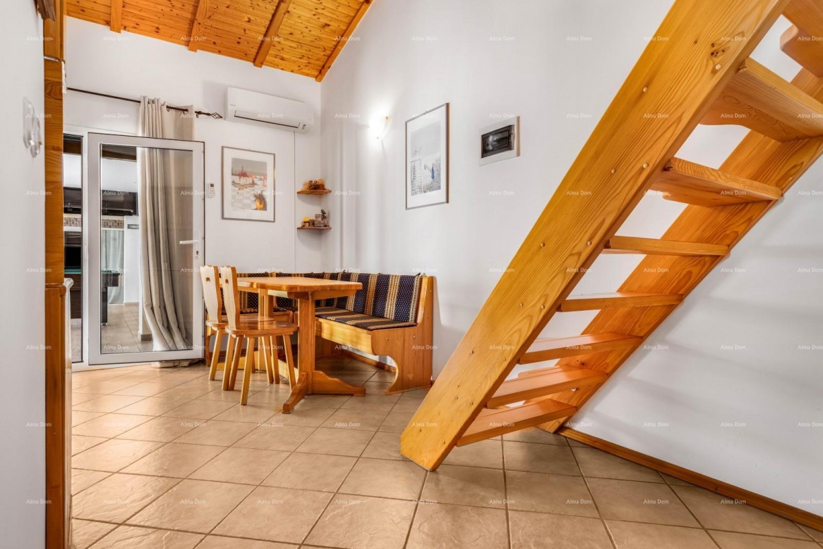 Vendita di due case collegate a Pomer 40