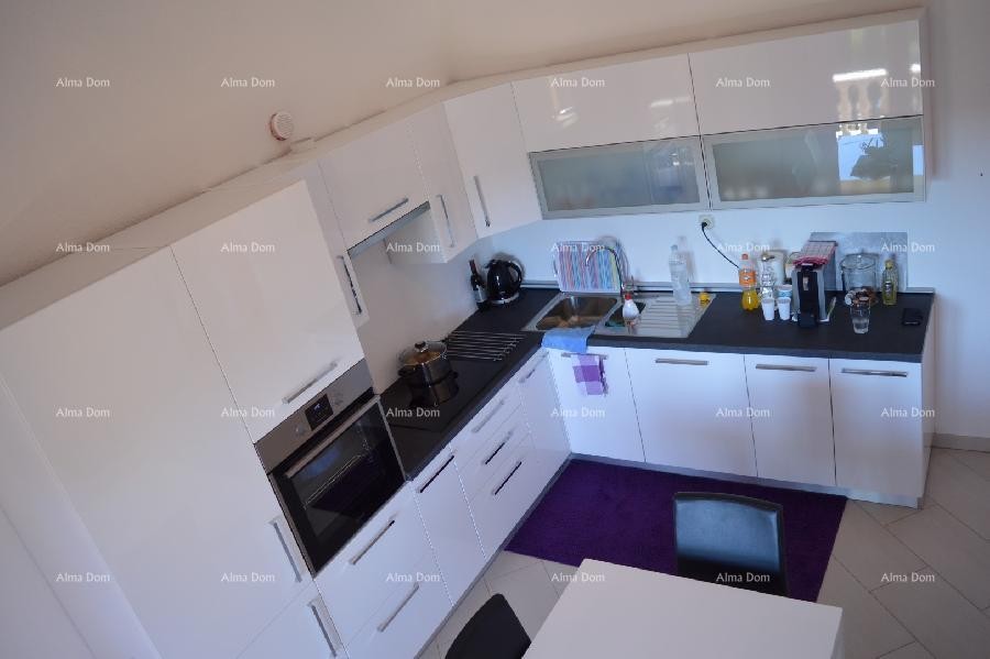 House with four separate apartments. 1 km to Verudela. 22