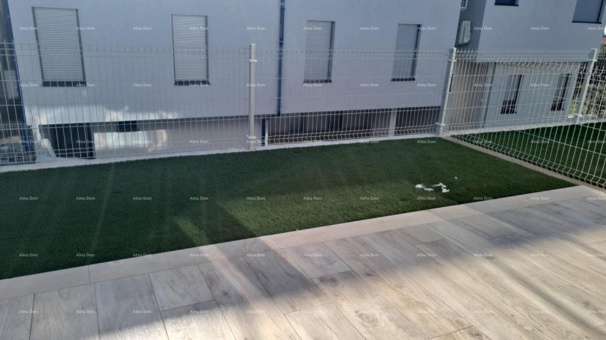 Modern apartment in block B with two parking spaces, close to Umag! S1 14