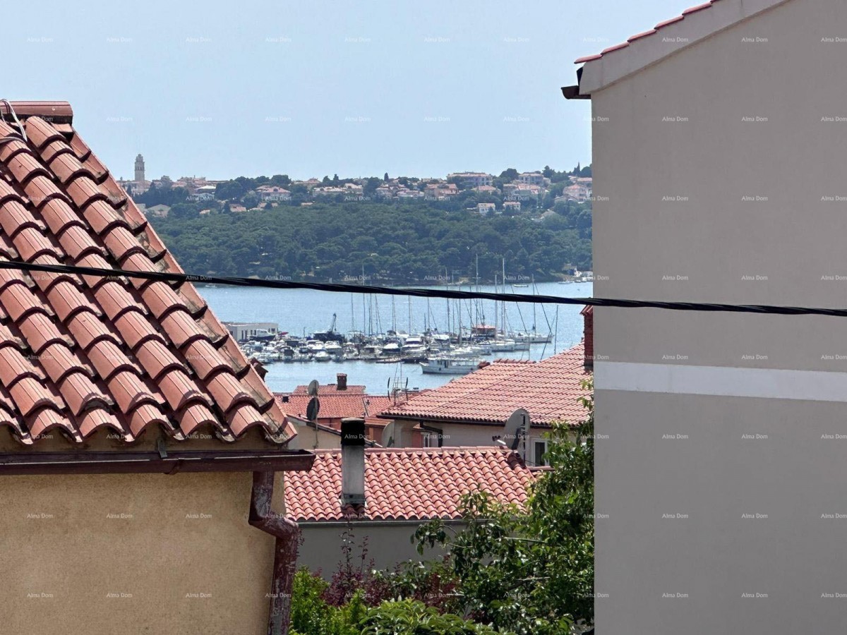 Prodaja fantastične hiše s tremi stanovi v Medulinu! 2